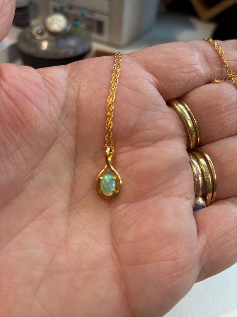 14K Gold Opal Teardrop Pendant Necklace  1.37 grams